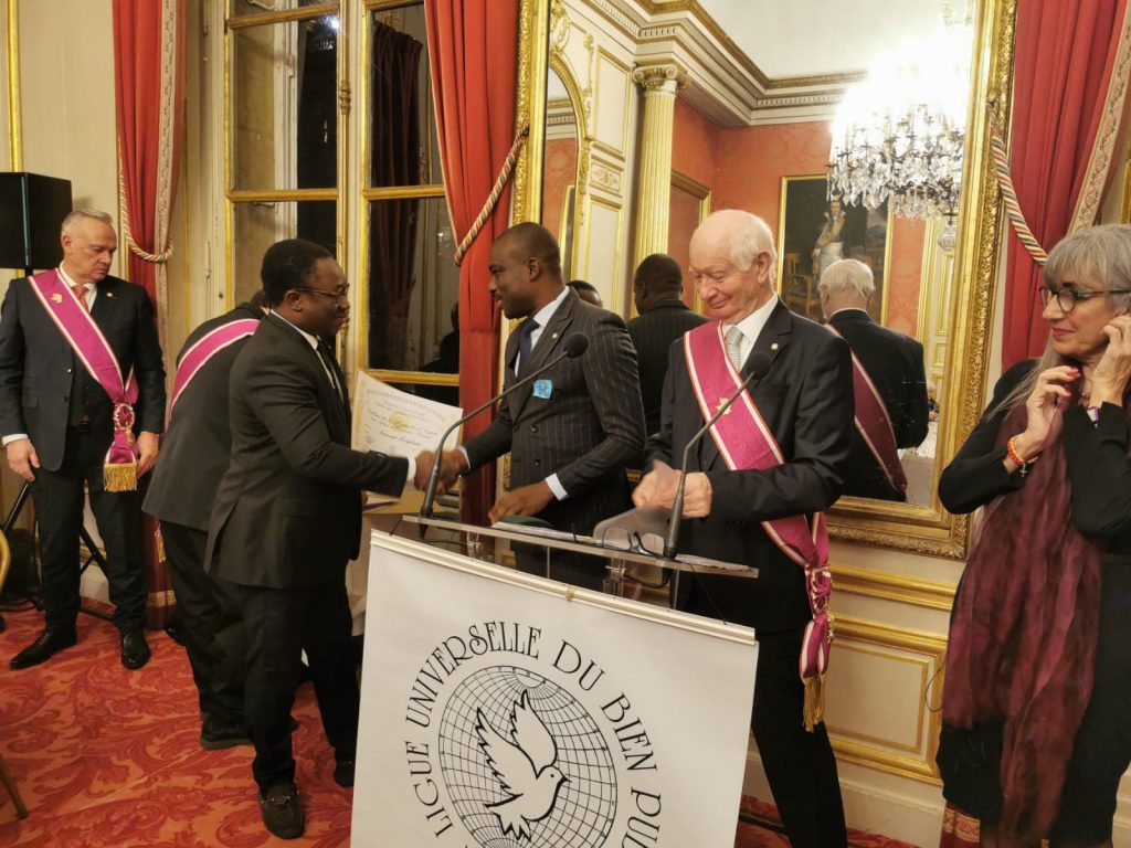 Sénat français: Innocent KAGBARA honoré par la Ligue universelle du bien public